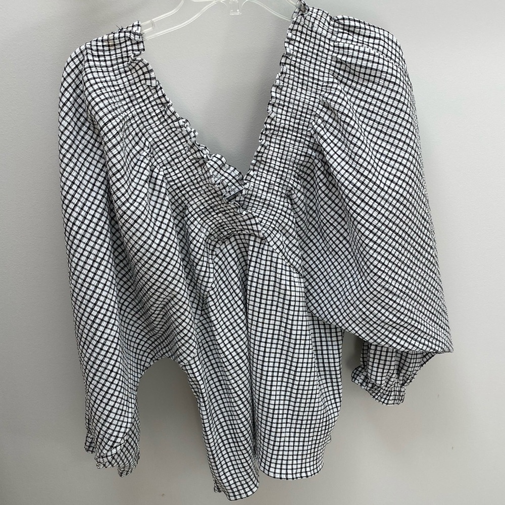 Zara deep v houndstooth top with bubble sleeves.